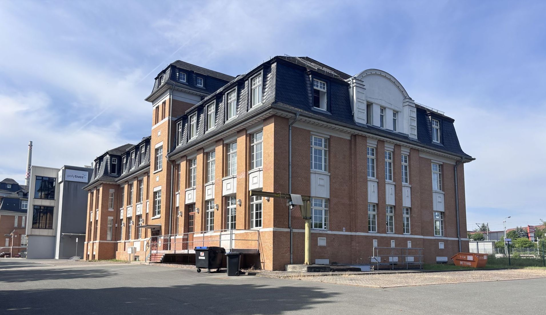 Ansicht Attraktive, helle Büroeinheit im DG des Gebäudes Forum 1 im Industriegebiet Rudolstadt-Schwarza Ansicht Attraktive, helle Büroeinheit im DG des Gebäudes Forum 1 im Industriegebiet Rudolstadt-Schwarza