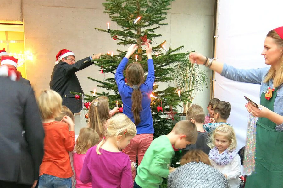 Kinderweihnachtsfeier für die Kinder von Mitarbeiter:innen Kinderweihnachtsfeier für die Kinder von Mitarbeiter:innen