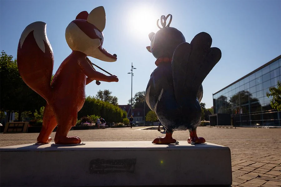 Fuchs und Elster Fuchs und Elster auf dem Brühler Theaterplatz