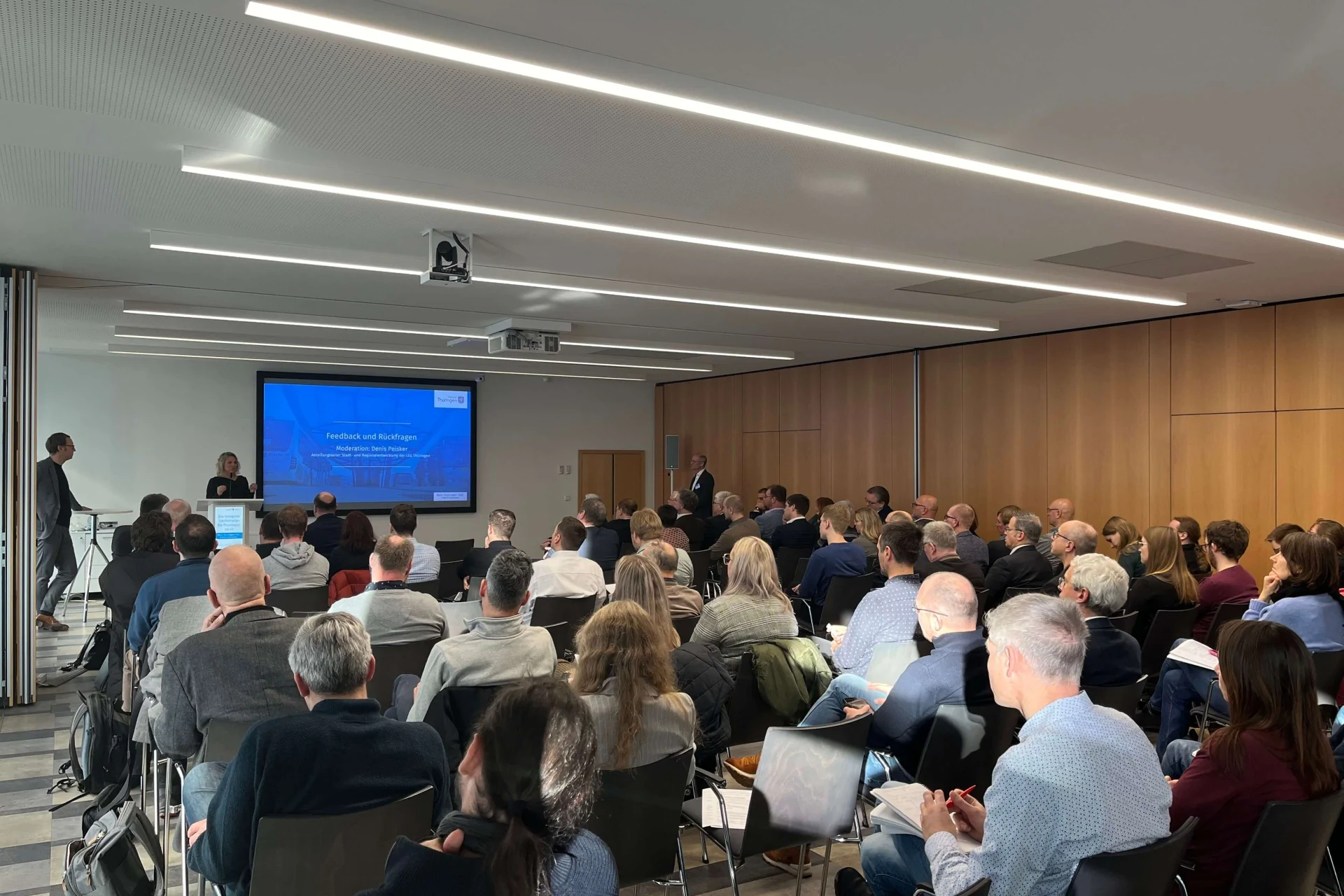 ITF Forum 2023 Viele Besucher hören einem Vortrag im COMCENTER Brühl zu